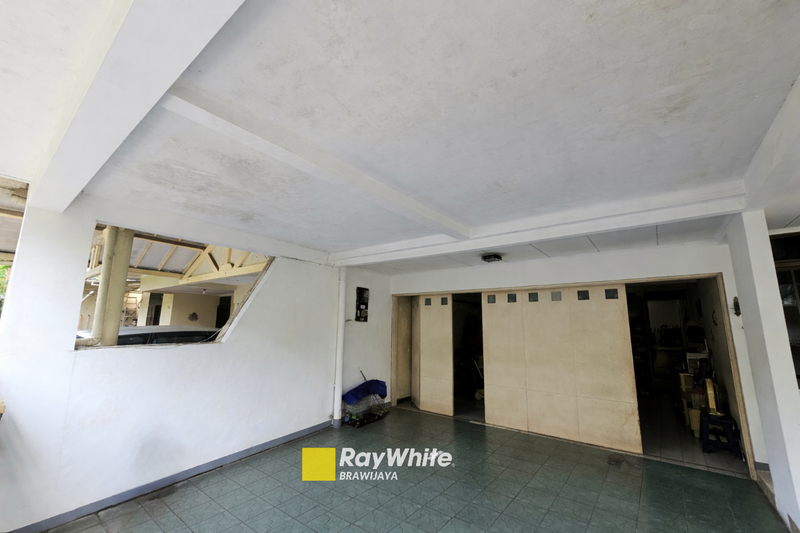 Rumah di Kompleks Tanjung Barat Indah, Jakarta Selatan, di hook, dekat akses tol JORR