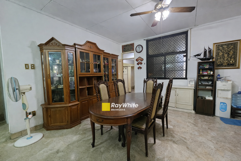 Rumah di Kompleks Tanjung Barat Indah, Jakarta Selatan, di hook, dekat akses tol JORR