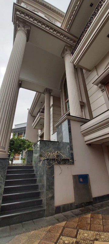 Rumah Mewah Di Villa Gading Indah