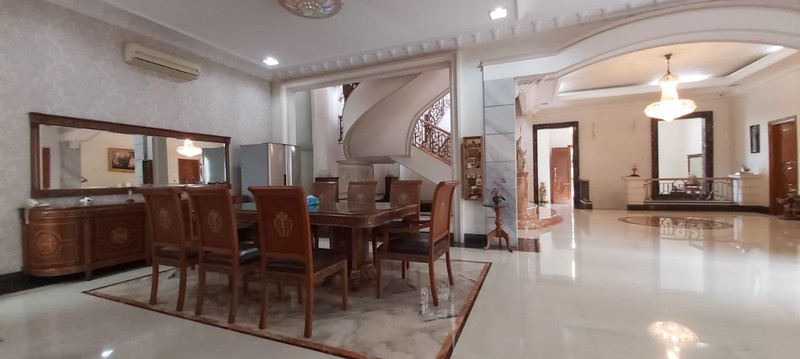 Rumah Mewah Di Villa Gading Indah