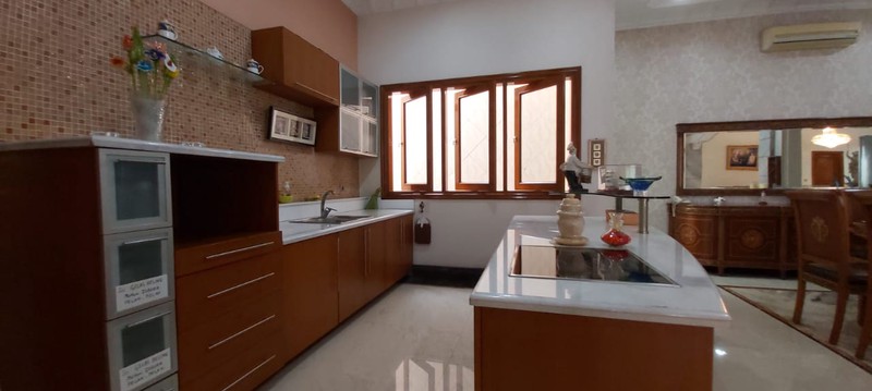 Rumah Mewah Di Villa Gading Indah