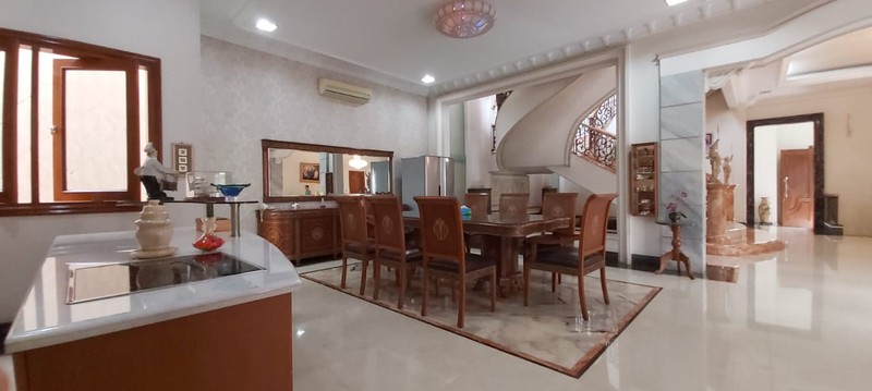 Rumah Mewah Di Villa Gading Indah