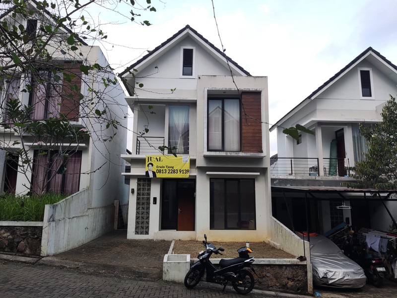 AFFORDABLE! Rumah Cantik 2 Lantai di Bandung City Light, Padasuka, Bandung!