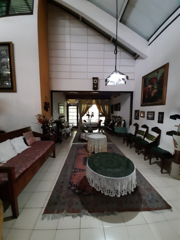 Rumah Siap Huni dan Halaman Luas @Bintaro