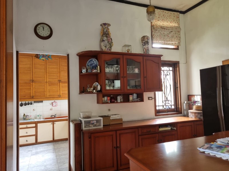 Rumah MEWAH! dengan Halaman Luas @Rempoa.