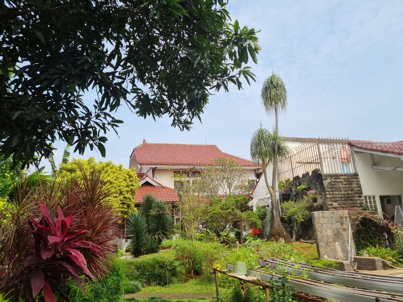 Rumah MEWAH! dengan Halaman Luas @Rempoa.