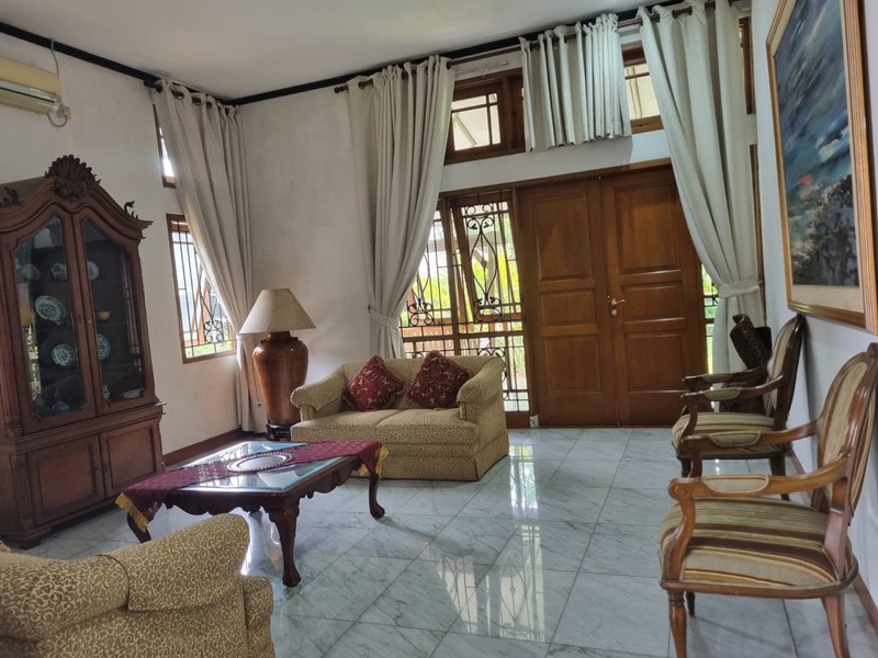 Rumah MEWAH! dengan Halaman Luas @Rempoa.