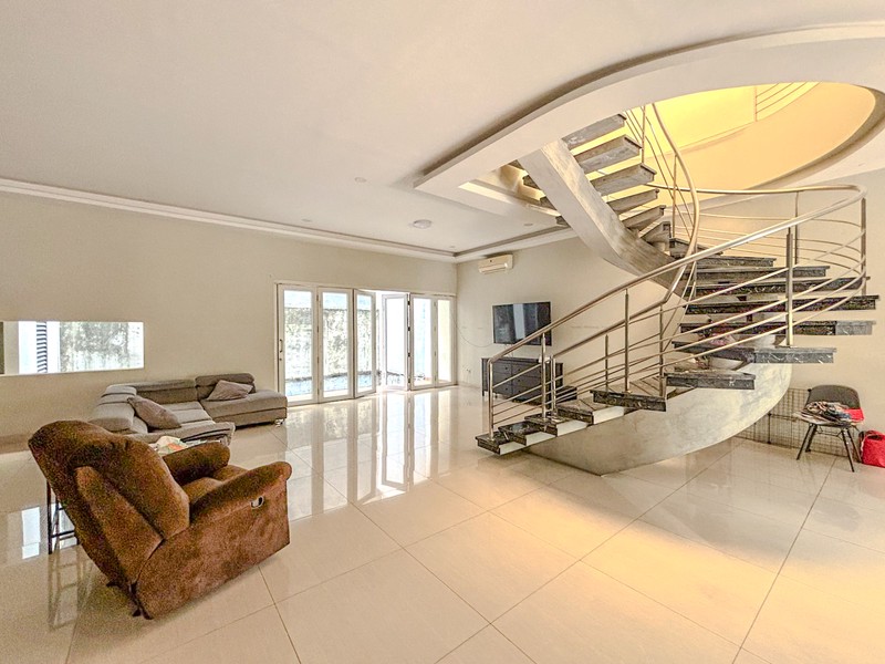 Rumah di Pantai Indah Kapuk PIK, dekat Camar Long Beach Volendam