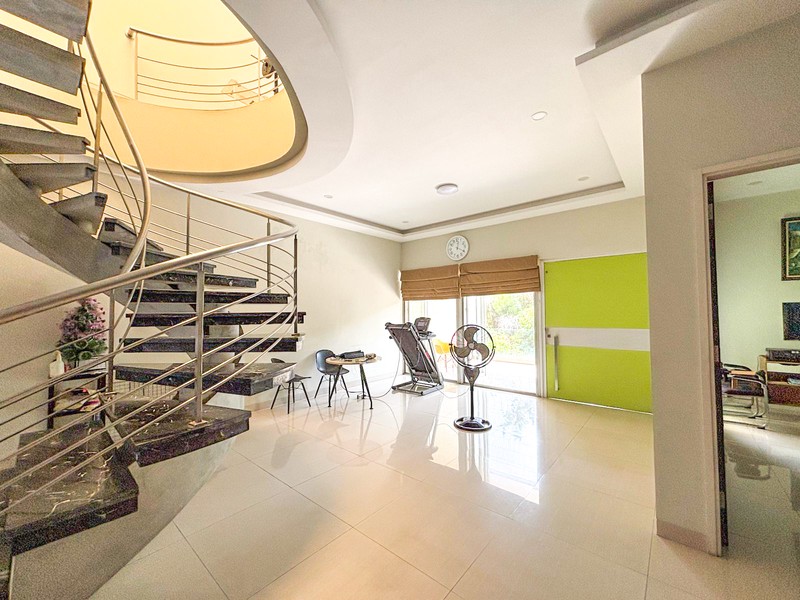 Rumah di Pantai Indah Kapuk PIK, dekat Camar Long Beach Volendam