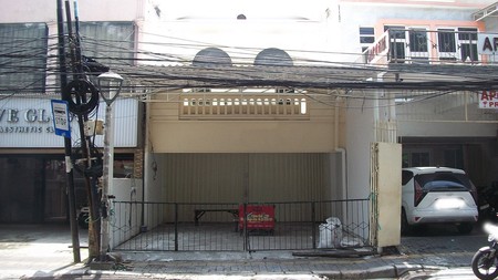 Rumah di Raya Mulyosari Surabaya Timur, 2 Lantai, Bagus + Terawat, min sewa 2 tahun !!! - JK -