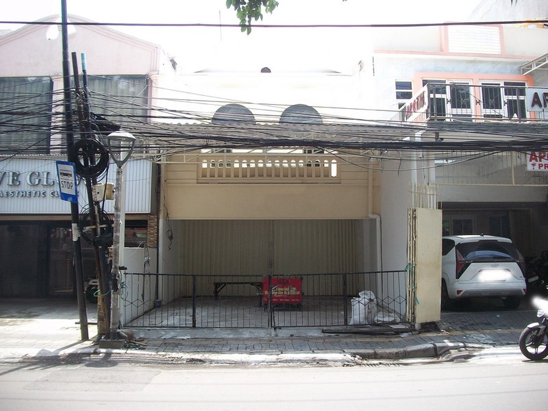 Rumah di Raya Mulyosari Surabaya Timur, 2 Lantai, Bagus + Terawat, min sewa 2 tahun !!! - JK -