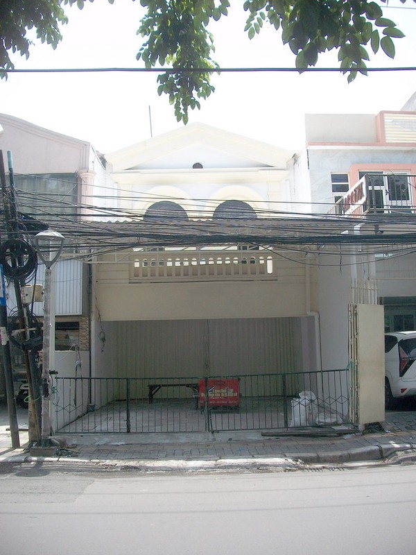 Rumah di Raya Mulyosari Surabaya Timur, 2 Lantai, Bagus + Terawat, min sewa 2 tahun !!! - JK -