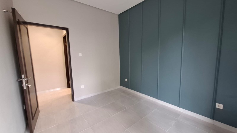 Rumah Baru Renovasi 2 Lantai 4+1 KT SHM di Graha Raya Bintaro - Akses Mudah ke Tol