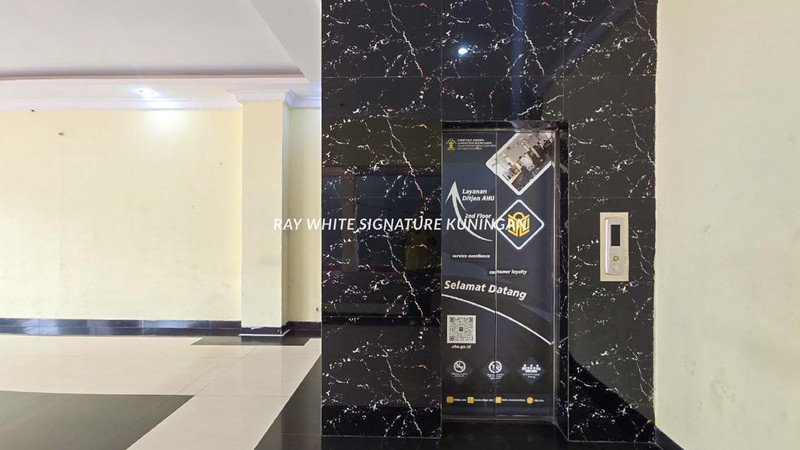 Gedung Komersial di Kawasan Cikini, Menteng