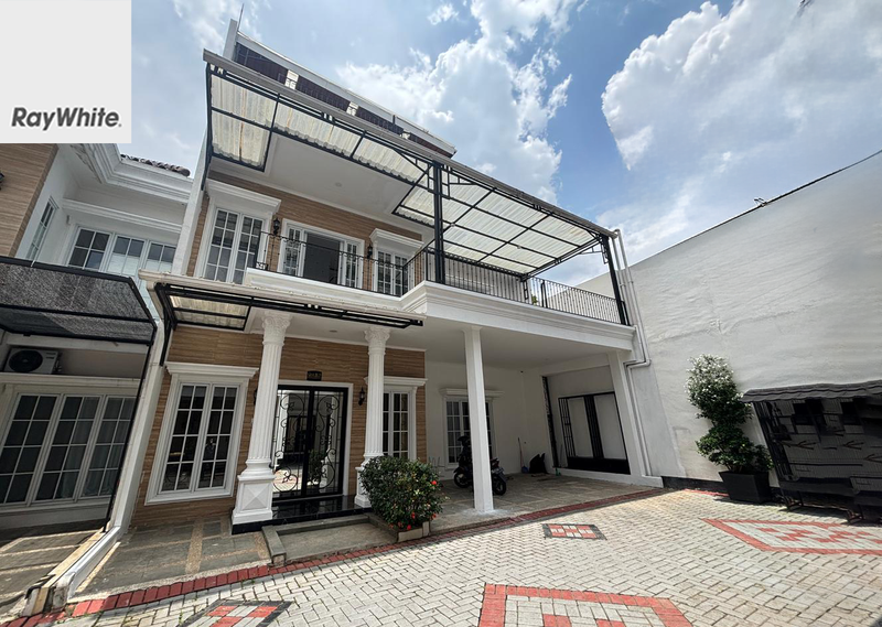 FOR SALE Murah Dibawah Harga Pasar Rumah Bagus 3 Lantai Townhouse The Royal Pesanggrahan Jakarta Selatan