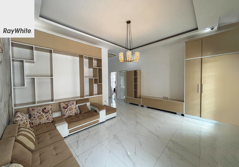 FOR SALE Murah Dibawah Harga Pasar Rumah Bagus 3 Lantai Townhouse The Royal Pesanggrahan Jakarta Selatan