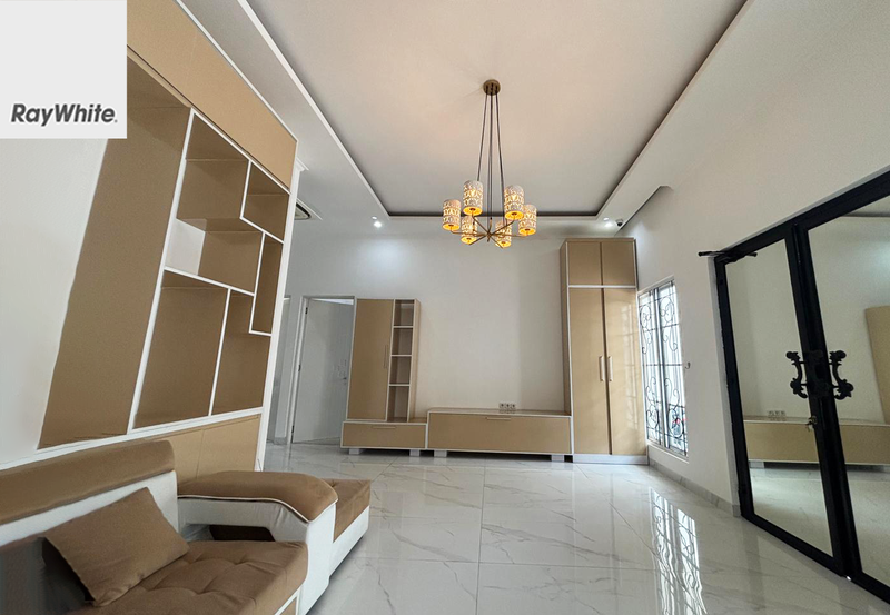 FOR SALE Murah Dibawah Harga Pasar Rumah Bagus 3 Lantai Townhouse The Royal Pesanggrahan Jakarta Selatan