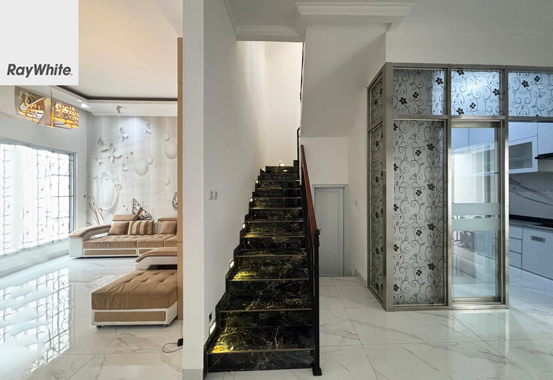 FOR SALE Murah Dibawah Harga Pasar Rumah Bagus 3 Lantai Townhouse The Royal Pesanggrahan Jakarta Selatan