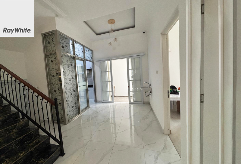 FOR SALE Murah Dibawah Harga Pasar Rumah Bagus 3 Lantai Townhouse The Royal Pesanggrahan Jakarta Selatan