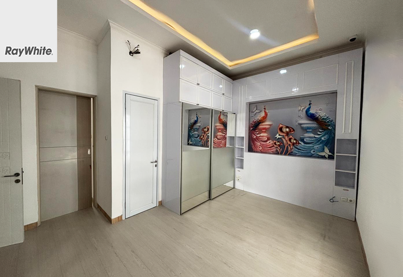 FOR SALE Murah Dibawah Harga Pasar Rumah Bagus 3 Lantai Townhouse The Royal Pesanggrahan Jakarta Selatan