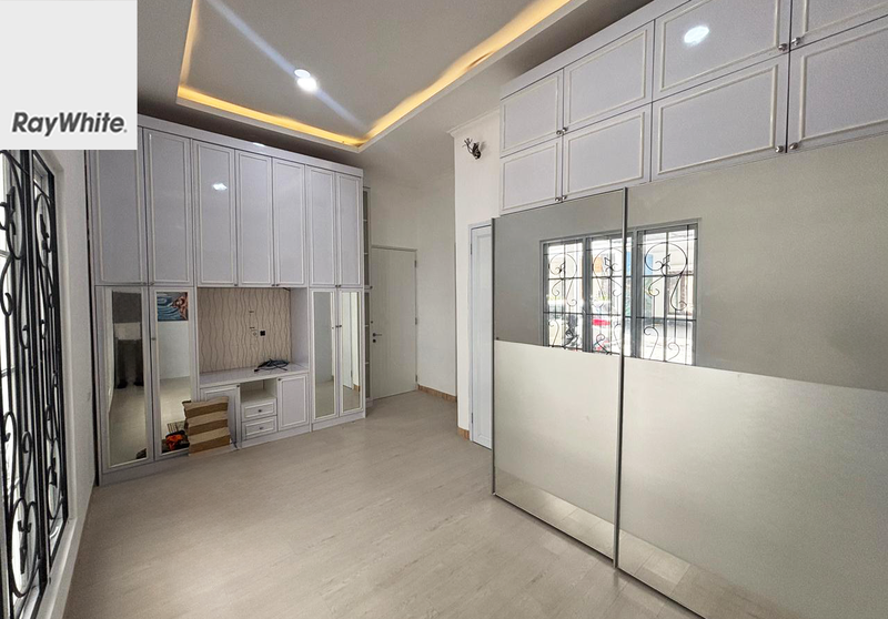 FOR SALE Murah Dibawah Harga Pasar Rumah Bagus 3 Lantai Townhouse The Royal Pesanggrahan Jakarta Selatan