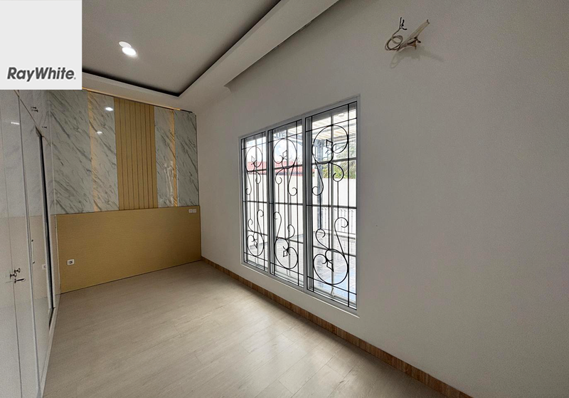 FOR SALE Murah Dibawah Harga Pasar Rumah Bagus 3 Lantai Townhouse The Royal Pesanggrahan Jakarta Selatan