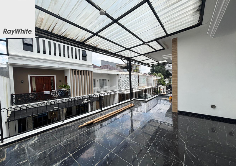 FOR SALE Murah Dibawah Harga Pasar Rumah Bagus 3 Lantai Townhouse The Royal Pesanggrahan Jakarta Selatan