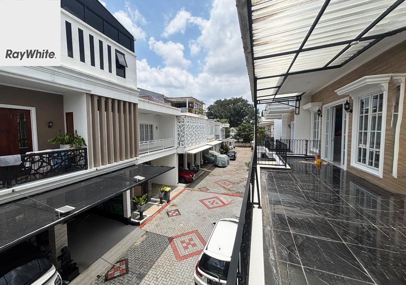 FOR SALE Murah Dibawah Harga Pasar Rumah Bagus 3 Lantai Townhouse The Royal Pesanggrahan Jakarta Selatan