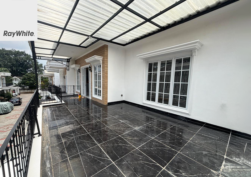 FOR SALE Murah Dibawah Harga Pasar Rumah Bagus 3 Lantai Townhouse The Royal Pesanggrahan Jakarta Selatan