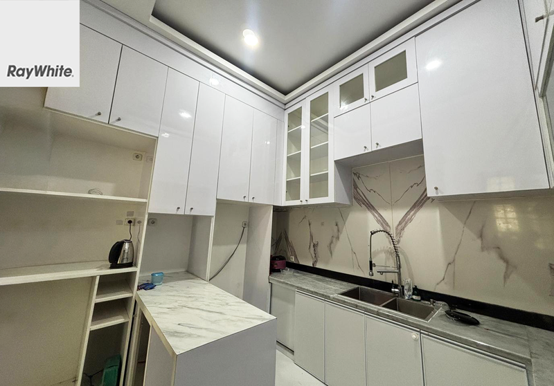 FOR SALE Murah Dibawah Harga Pasar Rumah Bagus 3 Lantai Townhouse The Royal Pesanggrahan Jakarta Selatan