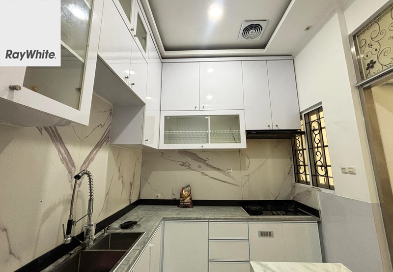 FOR SALE Murah Dibawah Harga Pasar Rumah Bagus 3 Lantai Townhouse The Royal Pesanggrahan Jakarta Selatan