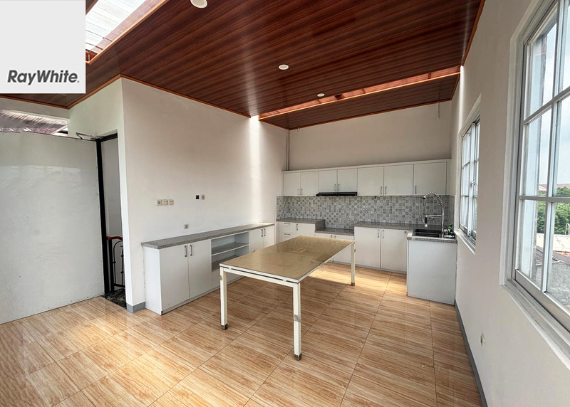 FOR SALE Murah Dibawah Harga Pasar Rumah Bagus 3 Lantai Townhouse The Royal Pesanggrahan Jakarta Selatan