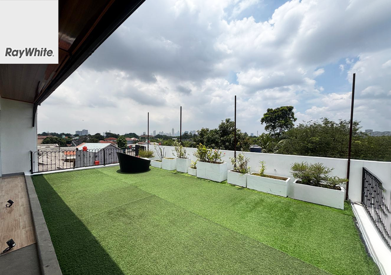 FOR SALE Murah Dibawah Harga Pasar Rumah Bagus 3 Lantai Townhouse The Royal Pesanggrahan Jakarta Selatan