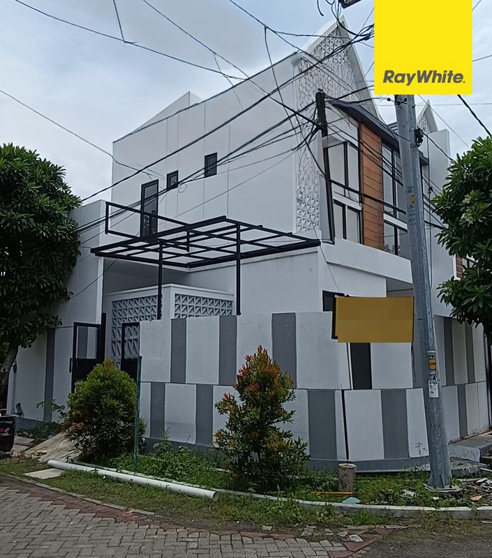 Dijual Rumah Hook di Gading Pantai Surabaya