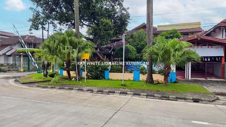 Tanah dan Bangunan Komersial di Jl Kemang Pratama Raya Bekasi