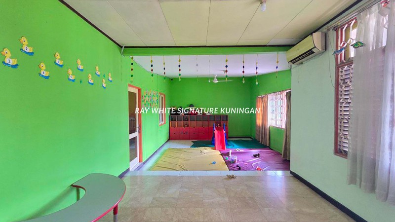 Tanah dan Bangunan Komersial di Jl Kemang Pratama Raya Bekasi