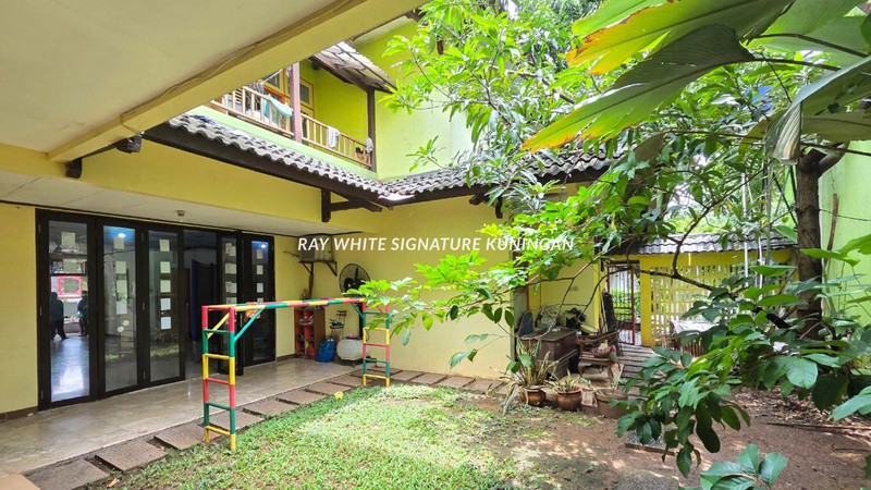 Tanah dan Bangunan Komersial di Jl Kemang Pratama Raya Bekasi