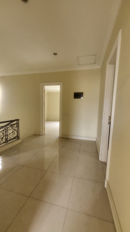 Rumah 2 Lantai Hadap Lapangan Golf di Modernland Tangerang Dekat Akses Tol