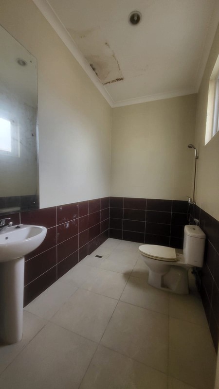 Rumah 2 Lantai Hadap Lapangan Golf di Modernland Tangerang Dekat Akses Tol