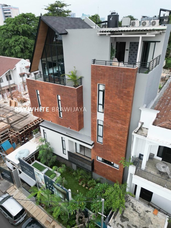 Brand New Townhouse Area Kebayoran Baru Lokasi Strategis 