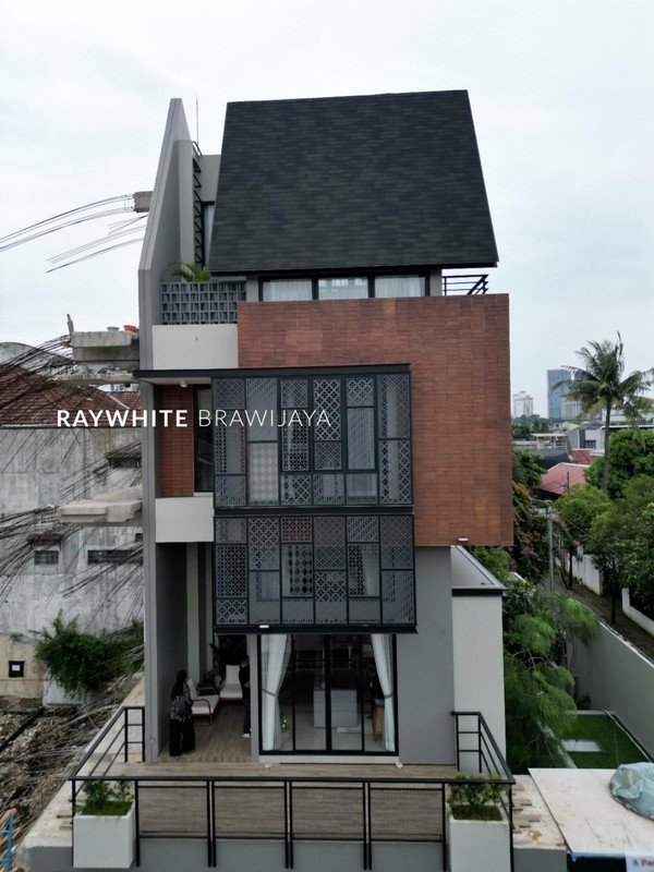 Brand New Townhouse Area Kebayoran Baru Lokasi Strategis 