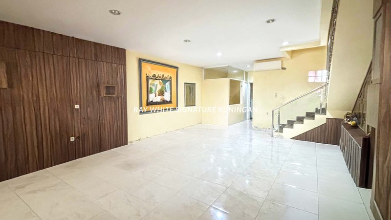 Rumah Strategis di Jl Taman Setiabudi Jakarta Selatan - Cocok Hunian atau Usaha