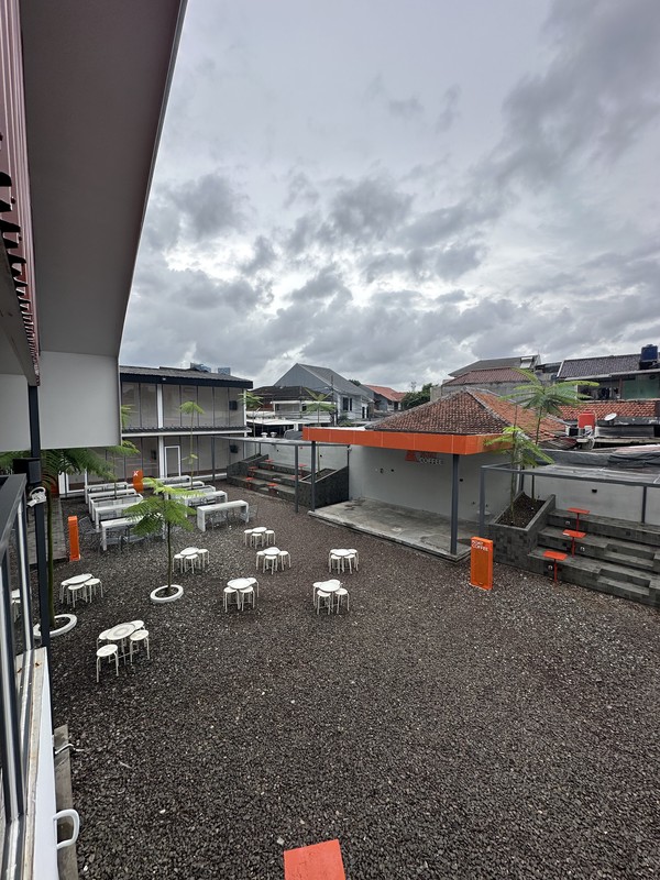 Dijual Ruang Usaha/ Café dengan Lahan Luas Menteng Dalam, Jaksel 