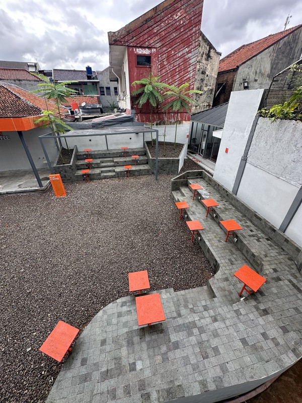 Dijual Ruang Usaha/ Café dengan Lahan Luas Menteng Dalam, Jaksel 