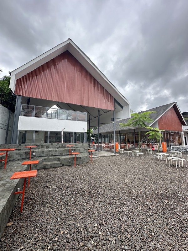 Dijual Ruang Usaha/ Café dengan Lahan Luas Menteng Dalam, Jaksel 