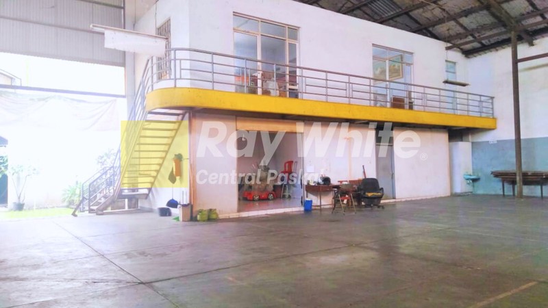 Rumah dan Ruang Usaha di Mainroad Kopo