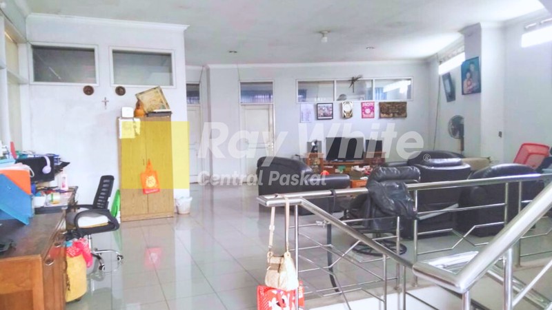 Rumah dan Ruang Usaha di Mainroad Kopo