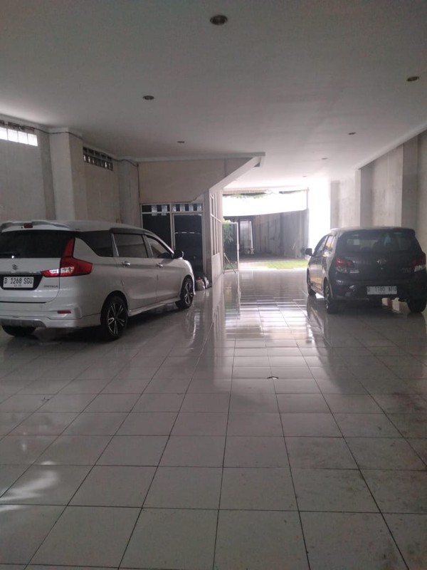 Rumah dan Ruang Usaha di Mainroad Kopo