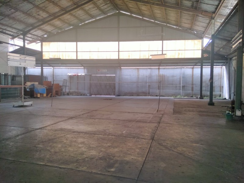 Rumah dan Ruang Usaha di Mainroad Kopo