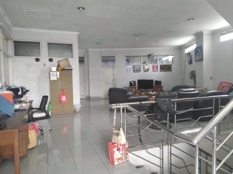 Rumah dan Ruang Usaha di Mainroad Kopo